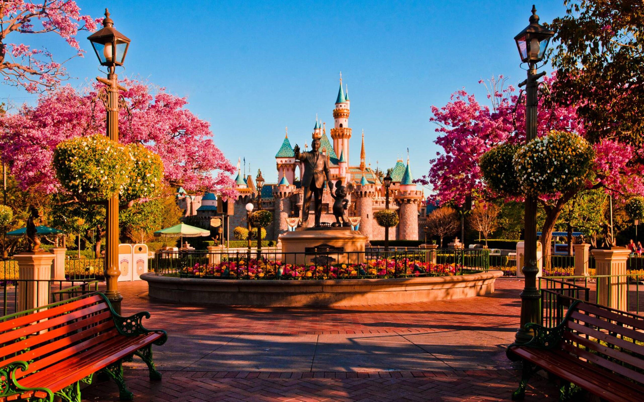 entrance-in-disneyland-paris-magic-world-for-children_5120x3200